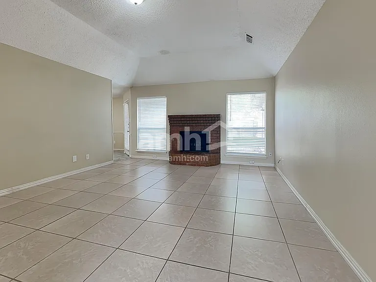 2717 Primrose Ln — Photo 10