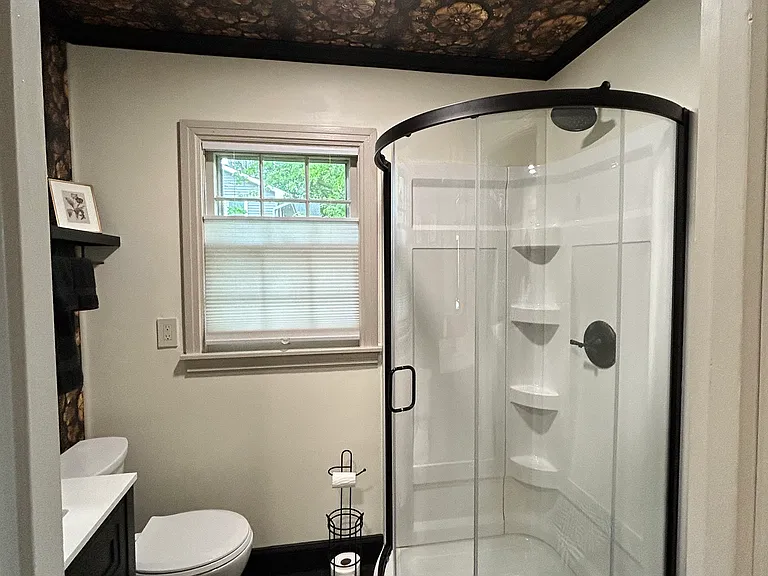 1209 Redwood Ave — Photo 5