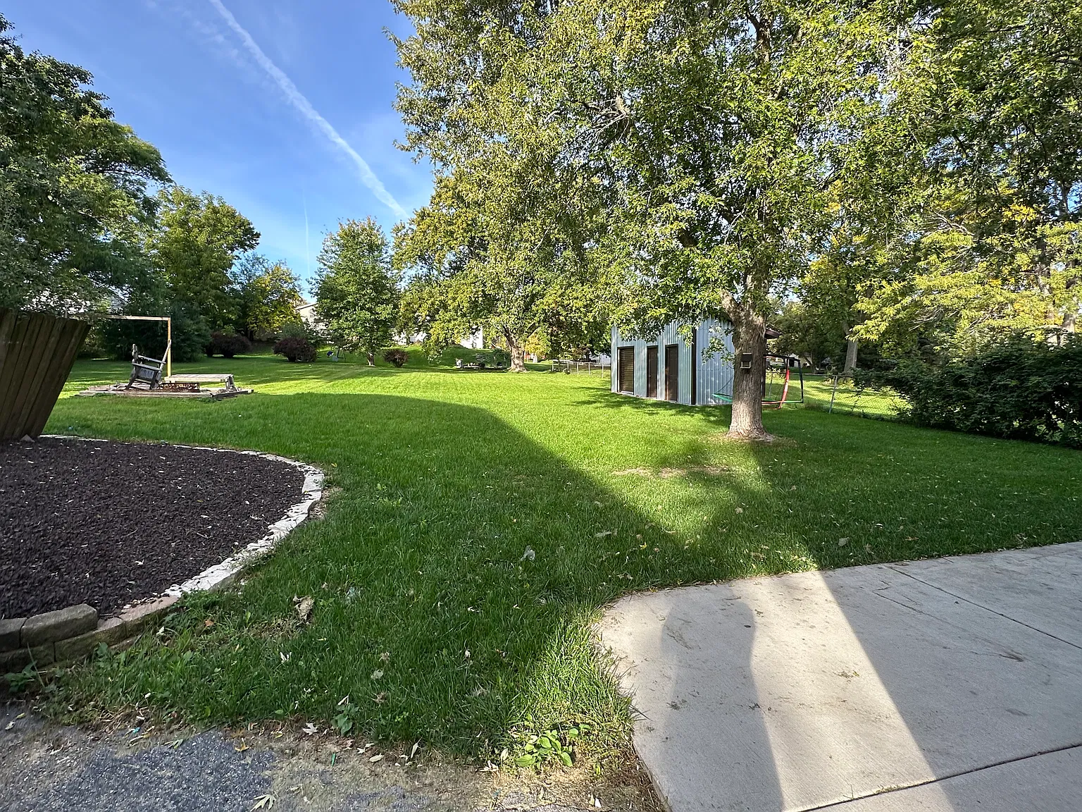 3 bed, 1.5 bath, 1300 sqft, $2,000 — Photo 4