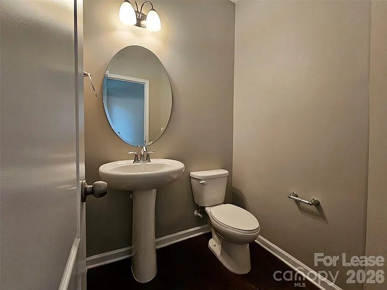3233 Yarmouth Ln — Photo 5