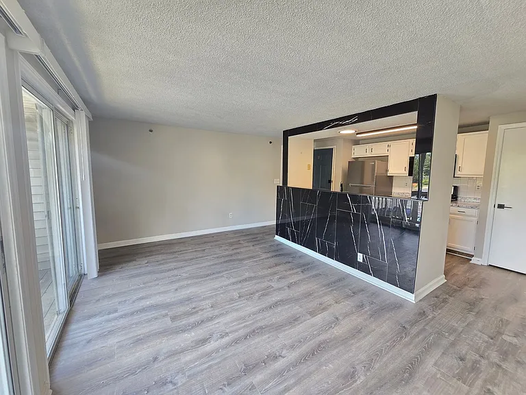 1614 Arlyn Cir #M — Photo 9