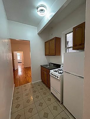4th image of 107 W 138th St #4H