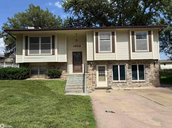 1908 Sunnyslope Dr, Red Oak, IA 51566
