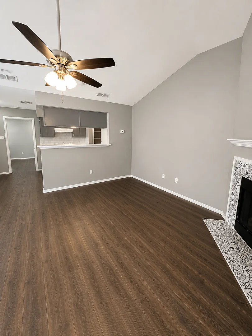 Recently Renovated 3 Bedroom — Photo 3