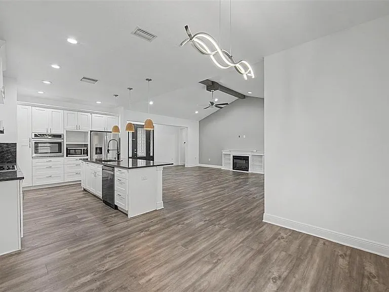 606 Royal Crest Dr — Photo 10