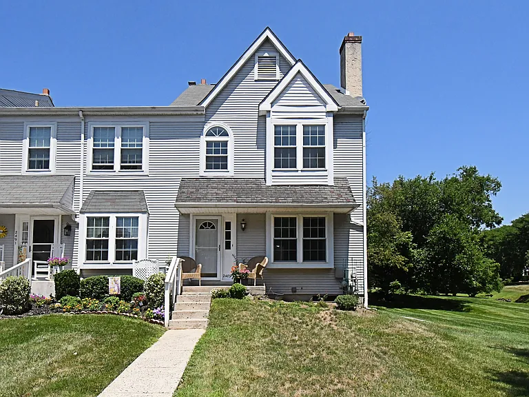 2489 Hillendale Dr — Photo 1