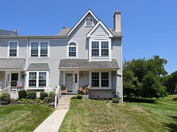 2489 Hillendale Dr, Norristown, PA 19403