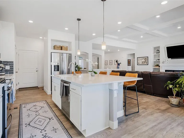 20551 Beekman Pl — Photo 8