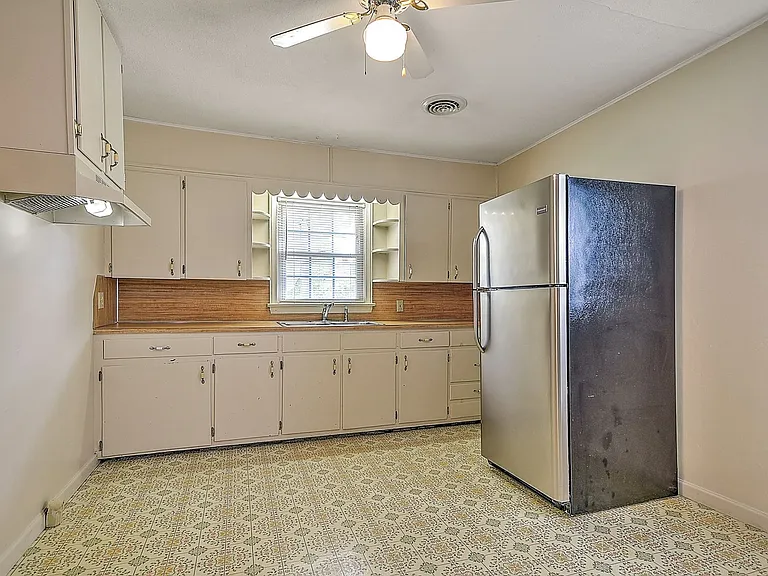 2207 Buckingham Rd — Photo 6