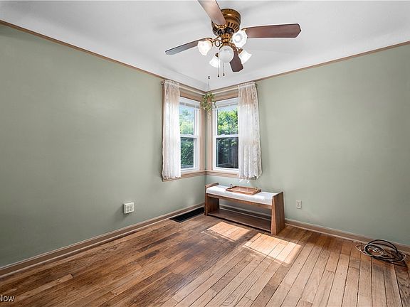 4th image of 20953 Woodstock Ave