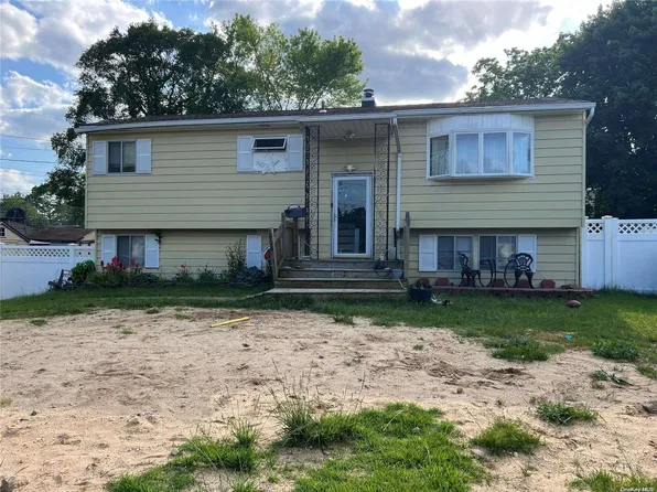 2908 New London Avenue, Medford, NY 11763