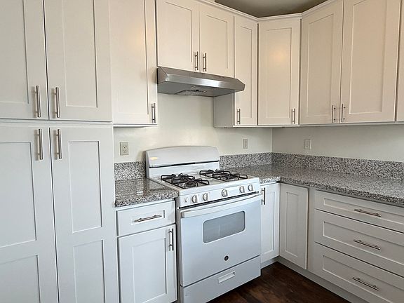 3rd image of 520 E 17th St