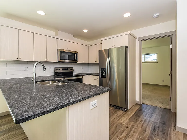 2046 Aaron Dr — Photo 9
