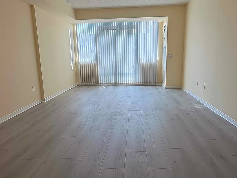 7398 Yonge St #311 — Photo 2