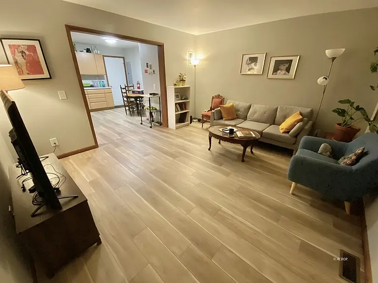 15 E Clearview Dr #1 — Photo 2