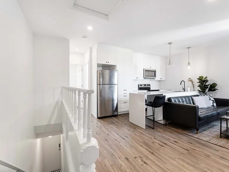 327 Catherine St — Photo 46