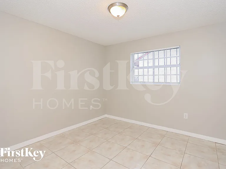 3410 NW 203rd St — Photo 10
