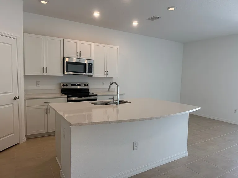 11820 Glenside Ter — Photo 3