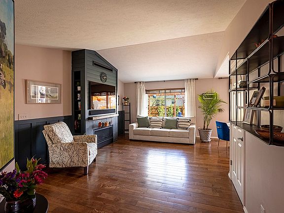 4th image of 28 Little Brook Ln