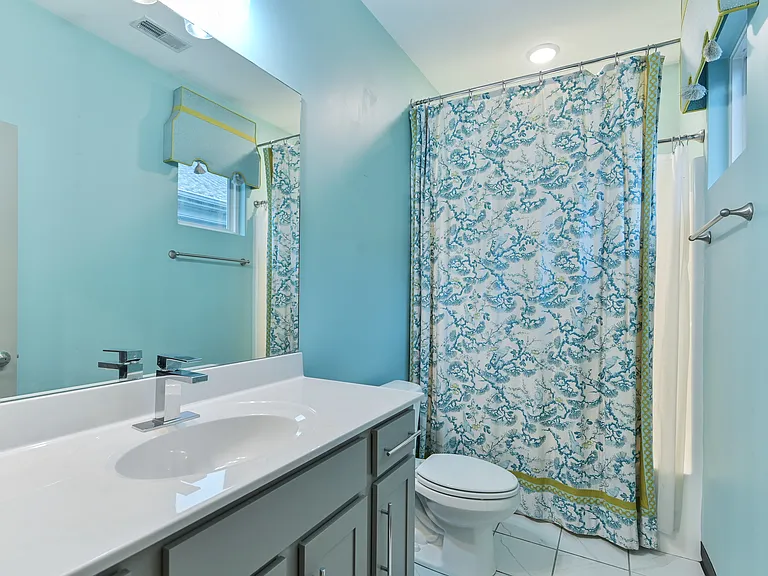 703 Lyndon Ln — Photo 22