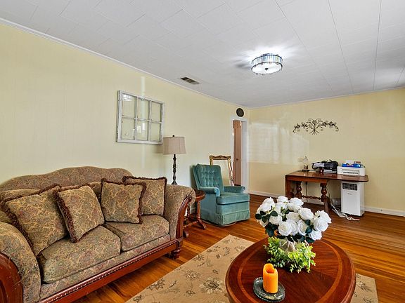 4th image of 533 Lower Myrick Rd