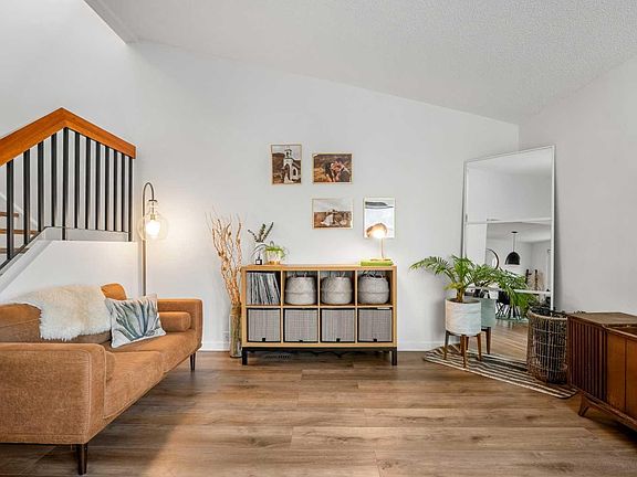 5th image of 55 Coach Gate Way SW