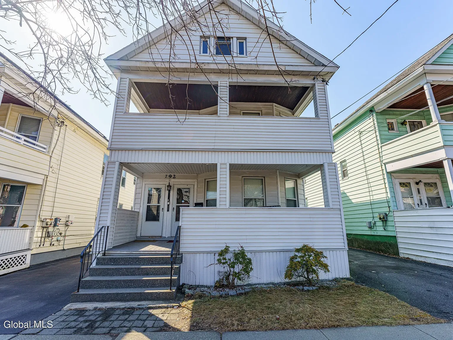 3 bed, 1220 sqft, $1,700 — Photo 1