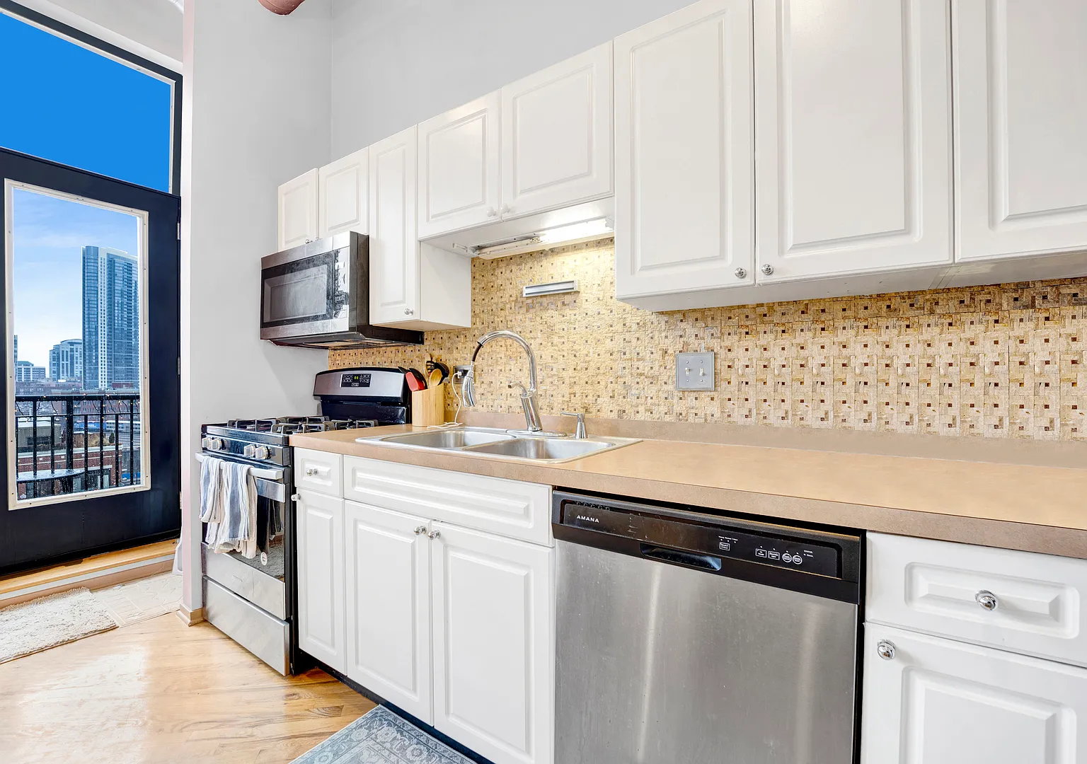 1 bed, 800 sqft, $2,400 — Photo 4