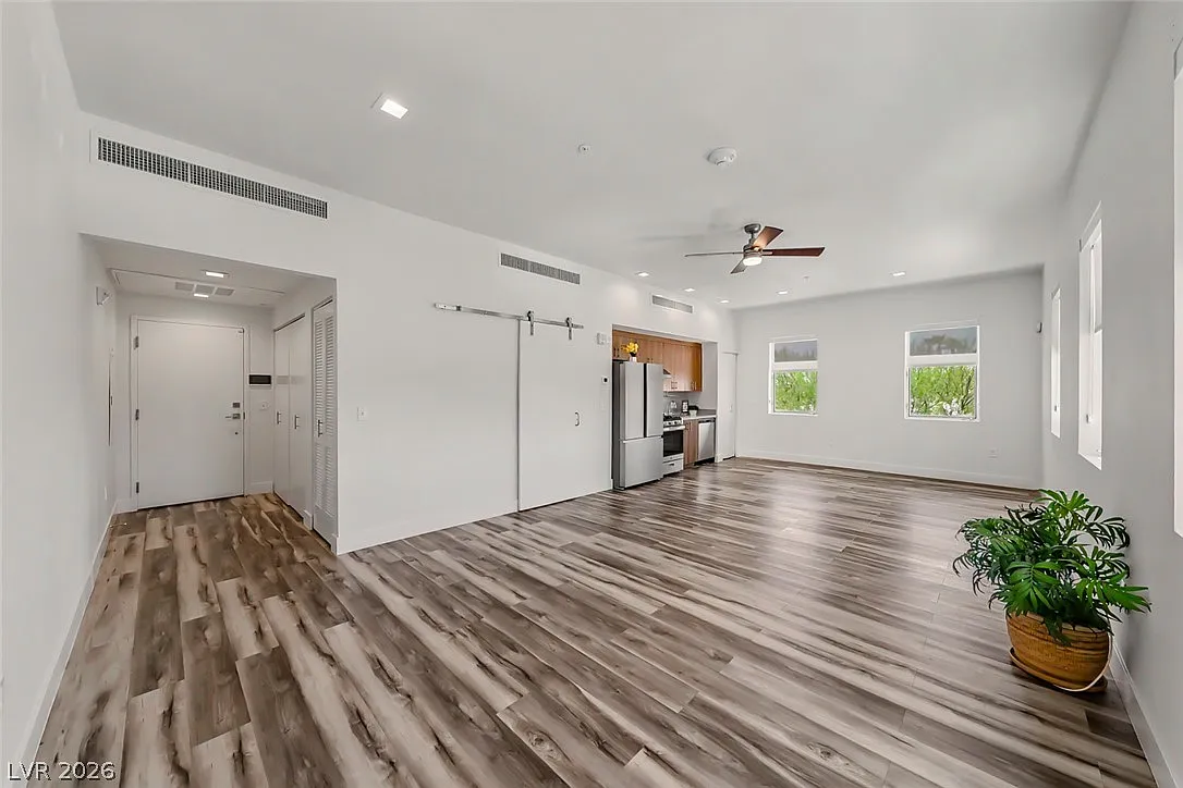 Studio, 1.0 bath, 552 sqft, $1,395 — Photo 1