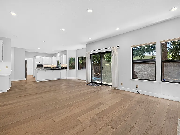 133 Madrid Way — Photo 40