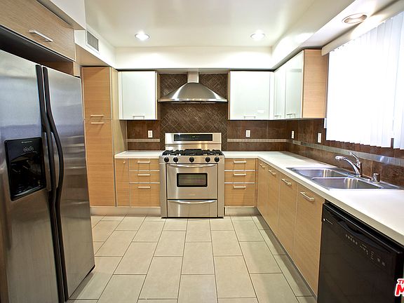 3rd image of 1321 Brockton Ave #Penthouse 1