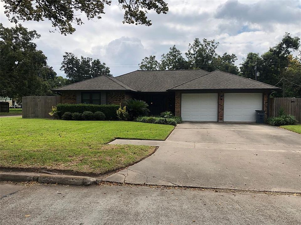 1st image of 202 Emerald Dr