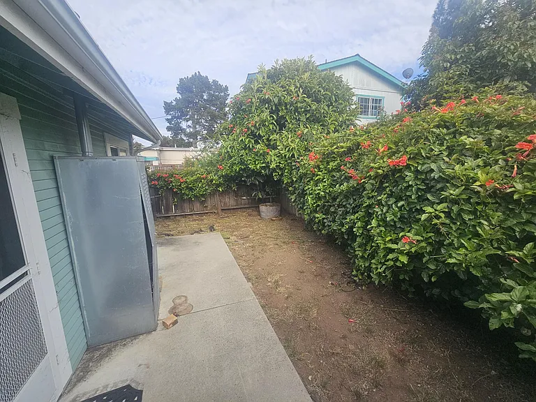908 Pacific St — Photo 16