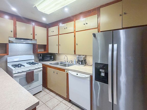 4th image of 232 Rio Hondo St