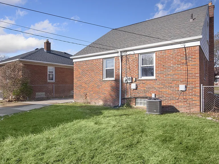 357 Emmons Blvd — Photo 21