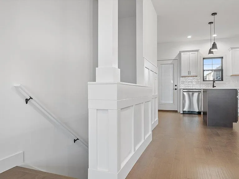 1627 Duncannon Dr — Photo 6