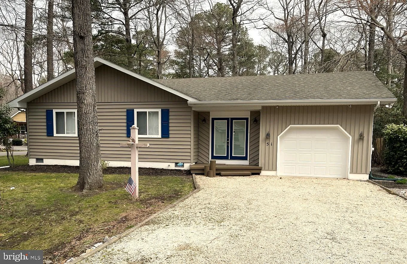 51 Newport Dr photo 1