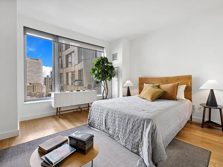 8 Spruce St #19U — Photo 1