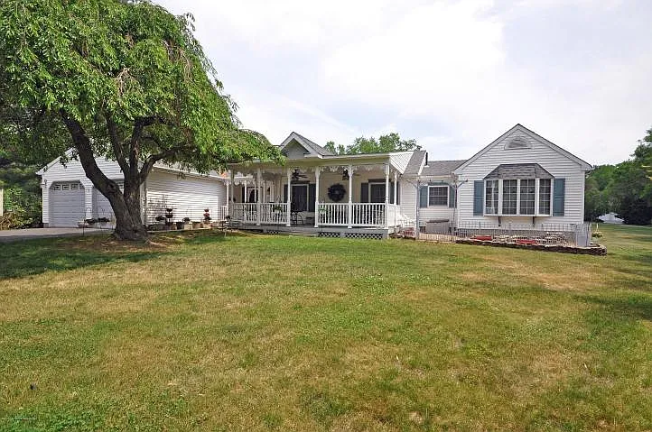 2 Monterey Ln photo 1