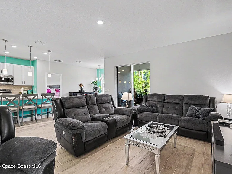 1328 Washburn St SE — Photo 9
