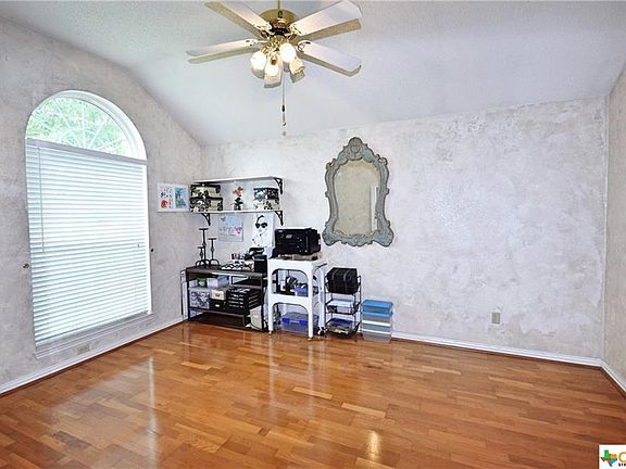 4th image of 605 Ottawa Dr