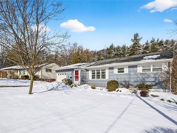 4th image of 107 Sherbrooke Rd