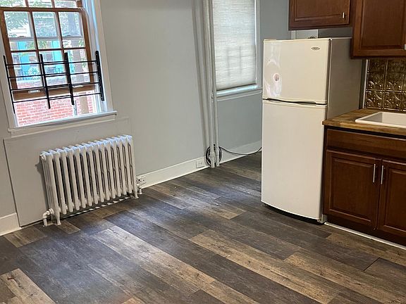 2nd image of 401 S Quince St Floor 1