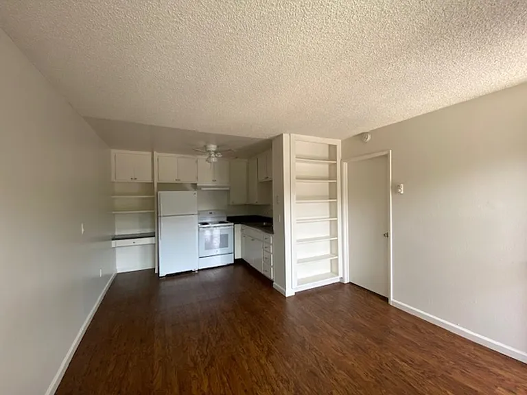 Vista Capri Apartments in Kearny Mesa — Photo 7