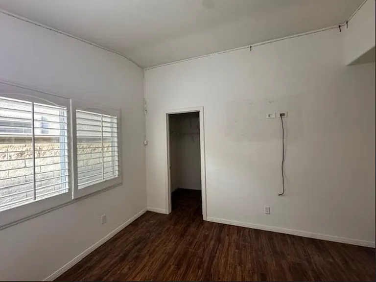 652 Teresa St — Photo 10