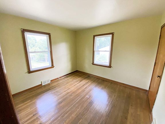 2nd image of 107 E Aaron Dr