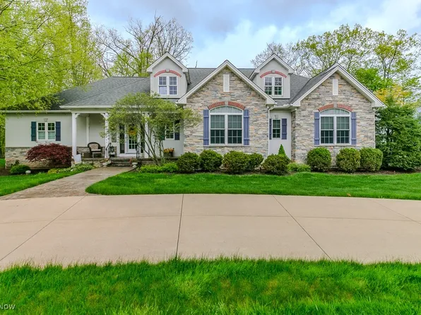 10163 Courtney Ln, Kirtland, OH 44094