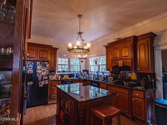 2nd image of 75 Golden Pines Rd