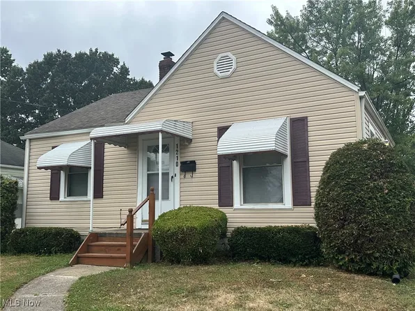 1210 Rowe St, Akron, OH 44306