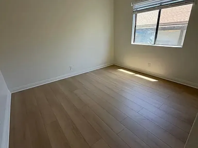 313 E Pine St #19 — Photo 14